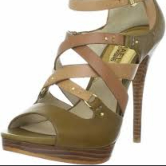 Michael Kors size 7.5 - Picture 2 of 16